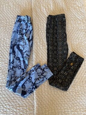 Sweet legs, two pairs of one size fits all leggings.